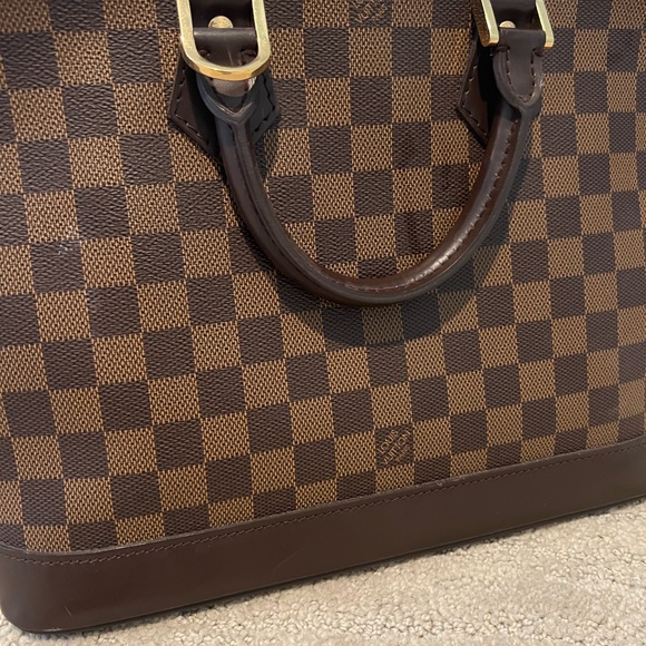 Louis Vuitton beg very good condition and good shape. - Picture 2 of 7